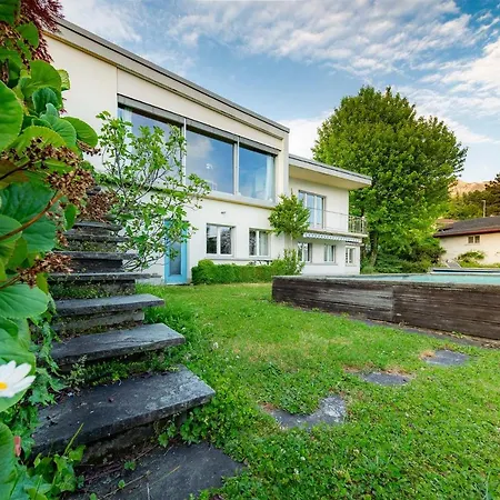 1 Stylish Bedroom For 2 With An Amazing Lake View! *
